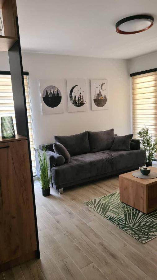 Part Apartment *