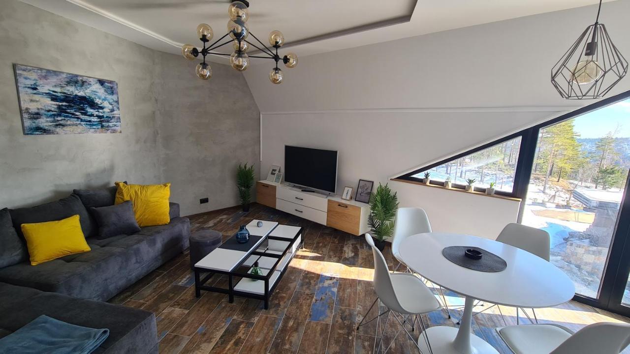 Part Apartment *